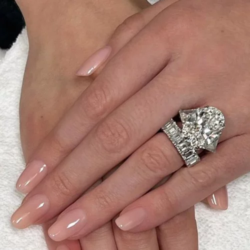 Clean Manicure | Η νέα τάση στα νύχια που λατρεύουν οι πιο κομψές γυναίκες του πλανήτη