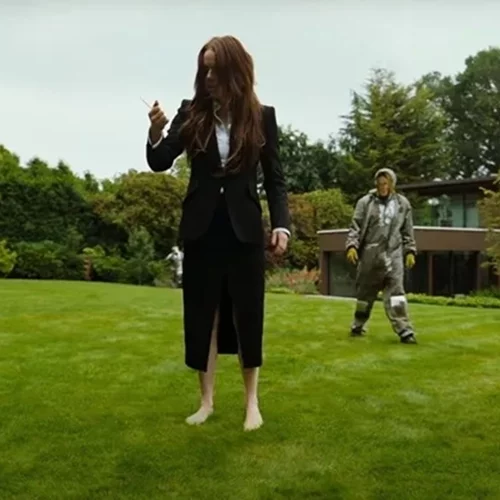 Bugonia | Είδαμε τη νέα ταινία του Γιώργου Λάνθιμου στο Φεστιβάλ Βενετίας