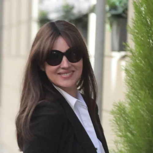 Mόνικα Μπελούτσι | Με το πιο fashion φθινοπωρινό χρώμα στο Ηνωμένο Βασίλειο