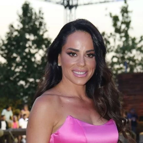 Μαρία Αντωνά | Σε χλιδάτο εστιατόριο με θέα το ηλιοβασίλεμα