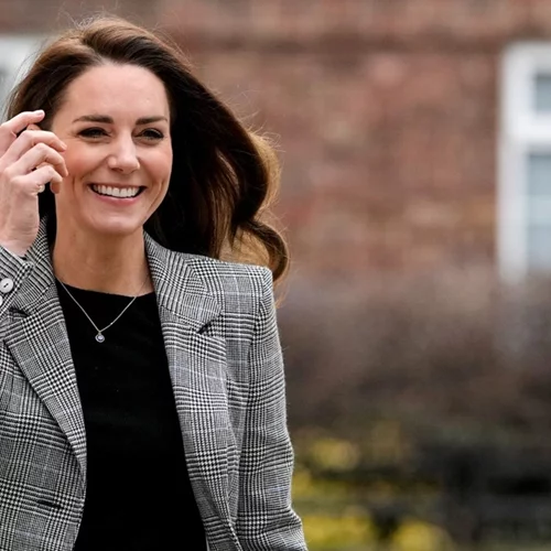H Kate Middleton παραδίδει μαθήματα στιλ | Πώς φόρεσε το καρό σακάκι