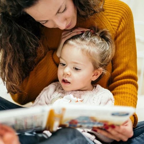 5 πράγματα που συμβαίνουν στον εγκέφαλο του παιδιού, όταν του διαβάζεις παραμύθια