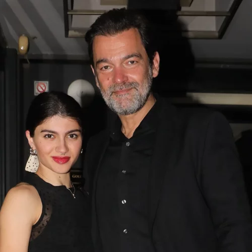 Κωνσταντίνος Καζάκος - Βασιλική Μακρή | Σπάνια έξοδος σε γνωστό στέκι του Πειραιά για το ερωτευμένο ζευγάρι