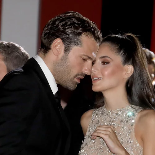 Κωνσταντίνος Αργυρός - Αλεξάνδρα Νίκα | Αυτή είναι η aesthetic μπομπονιέρα του γάμου τους δια χειρός γνωστού εικαστικού