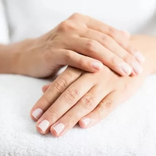 Πώς να κρατήσει περισσότερο το μανικιούρ σου στις καλοκαιρινές διακοπές