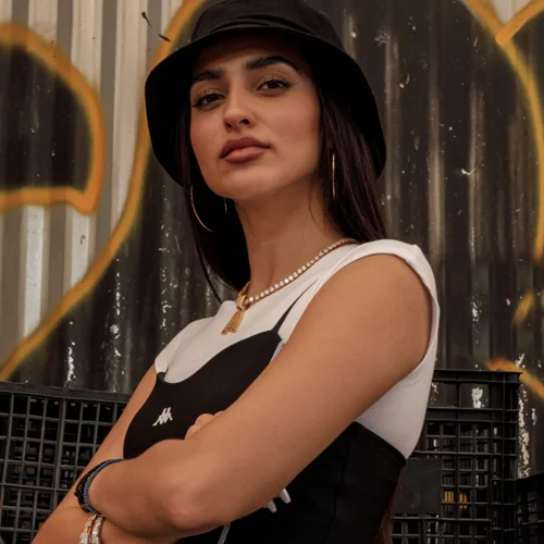 Urban αισθητική και στιλ στο ΜΑΧ | Η Αναστασία πρωταγωνιστεί στη νέα καμπάνια της Kappa