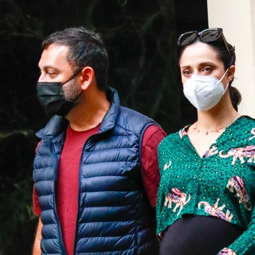 Ευαγγελία Συριοπούλου | Βόλτα με τον Στράτο Πατσατζή στο κέντρο της πόλης λίγο πριν γεννήσει