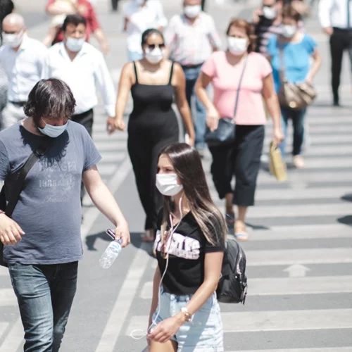 Τι θα ισχύει από Δευτέρα σε κλειστούς χώρους - Πού μπαίνει μπλόκο στους ανεμβολίαστους - Αναλυτικός πίνακας με τα νέα μέτρα