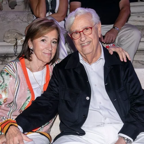 Χριστιάνα Καίσαρη | Η βραδινή εμφάνιση με κοντή φούστα και metallic μποτάκια