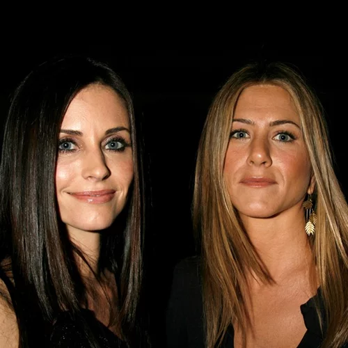 Jennifer Aniston | Ευχήθηκε στην Courteney Cox για τα γενέθλιά της με ένα throwback βίντεο