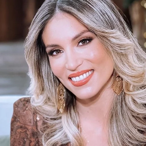 Αθηνά Οικονομάκου | Αποκάλυψε το πώς διατηρεί λαμπερά τα ξανθά μαλλιά της