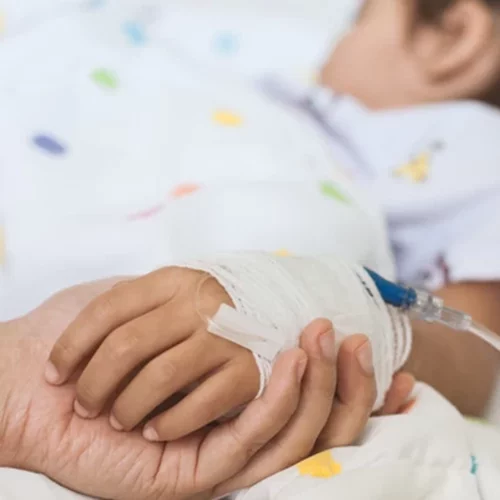 Θεσσαλονίκη | Καταγγελίες ότι έδιναν αγωγή για τη νόσο Kawasaki στην 3χρονη - Ζητούν να κατασχεθεί ο ιατρικός φάκελος