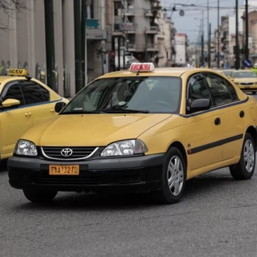 Φορολογικό νομοσχέδιο | Οι τέσσερις αλλαγές της τελευταίας στιγμής για καφενεία, ταξί και περίπτερα