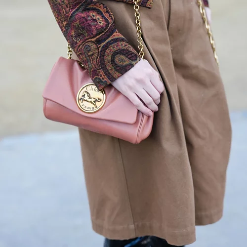 4 στιλάτοι τρόποι για να φορέσεις βερμούδα αυτήν την άνοιξη