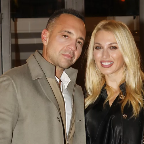 Κωνσταντίνα Σπυροπούλου | Η total black εμφάνιση στην πρώτη της χριστουγεννιάτικη έξοδο με τον Βασίλη Σταθοκωστόπουλο