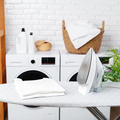 Θες να κάνεις το σιδέρωμα παιχνίδι; Δοκίμασε το απόλυτο νεράκι σιδερώματος από τη Zara Home