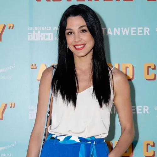 Sneakers σε βραδινή έξοδο; Η Ιωάννα Τριανταφυλλίδου προτείνει τον αλάνθαστο τρόπο για να τα φορέσεις