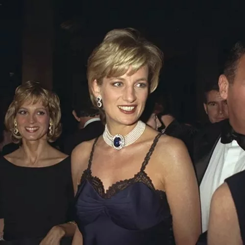 Γιατί τα παλτό της πριγκίπισσας Diana δεν βγήκαν ποτέ σε δημοπρασία