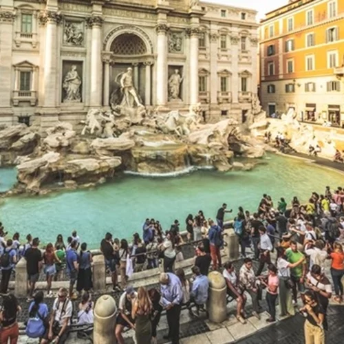 Fontana di Trevi | H ιστορία και ο μύθος του θρυλικού συντριβανιού της Ιταλίας