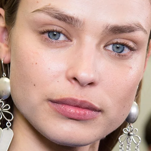 Το viral TikTok hack που θα κάνει την επιδερμίδα σου τόσο λεία που θα ξεχάσεις το foundation