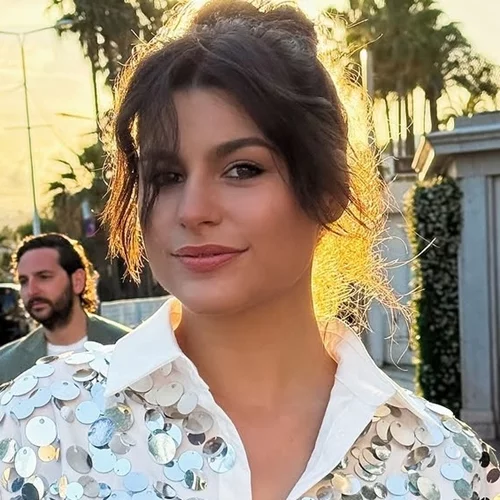 Δανάη Παππά | Το απόλυτα καλοκαιρινό αξεσουάρ που επιλέγει στις εμφανίσεις της