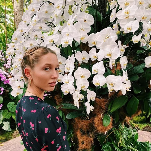 Η Μαρία Ολυμπία Γλίξμπουργκ επέλεξε το πιο απροσδόκητο φόρεμα στο γάμο της φίλης της