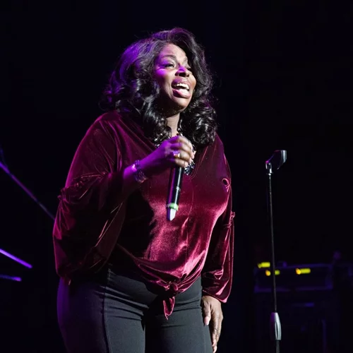 Νεκρή σε τροχαίο δυστύχημα η Angie Stone, η φωνή του "Wish I Didn't Miss You"