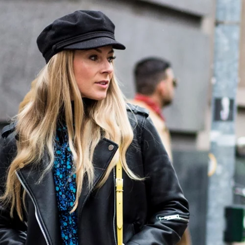 Ο πιο chic τρόπος για να φορέσεις τη midi φούστα αυτή την περίοδο