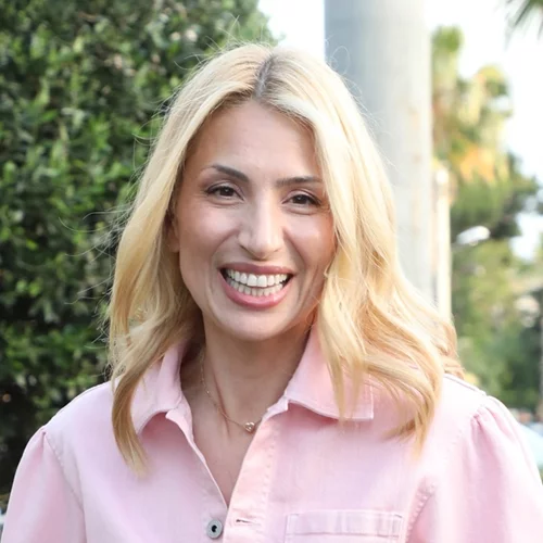 Η Μαρία Ηλιάκη βγήκε πολύ ανανεωμένη από το κομμωτήριο | Έβαψε τα μαλλιά της στο top χρώμα του καλοκαιριού