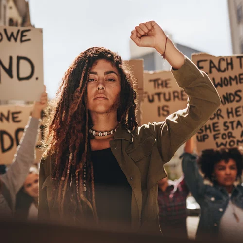 "Αγάπη δεν σημαίνει να σκοτώνεις" | Διαμαρτυρία στην Γαλλία κατά των γυναικοκτονιών