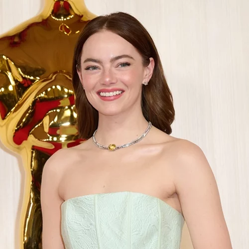 Oscars 2024 | Το μυστικό πίσω από την αψεγάδιαστη εμφάνιση της Emma Stone