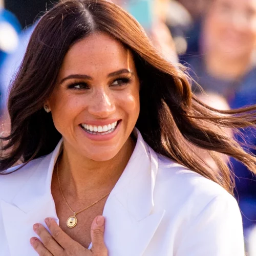 Meghan Markle | Με λευκό κοστούμι στην πρώτη εμφάνισή της με τον Harry στην Ολλανδία