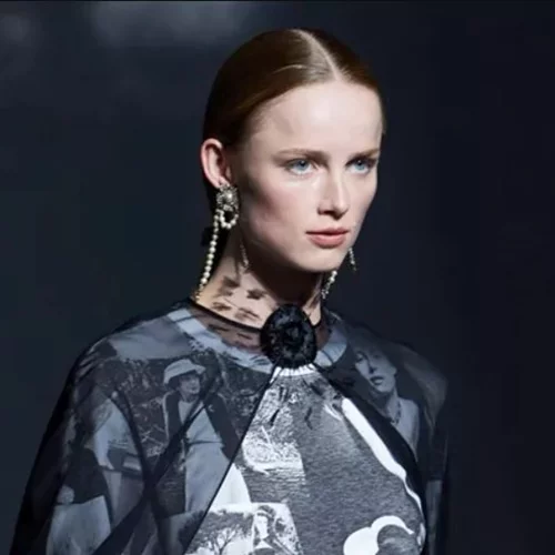 Το κομψό αξεσουάρ μαλλιών που θα κάνει κάθε εμφάνισή σου να δείχνει "ακριβή"