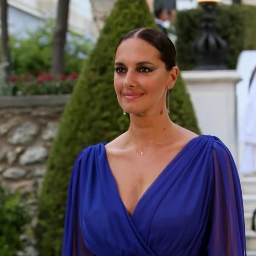 Η Νόνη Δούνια σε σκάφος στα Χανιά μαζί με τον κούκλο γιο της