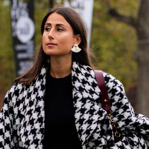 Είσαι petite; | 5 influencers στο Instagram σου δείχνουν πώς να ντυθείς το φθινόπωρο