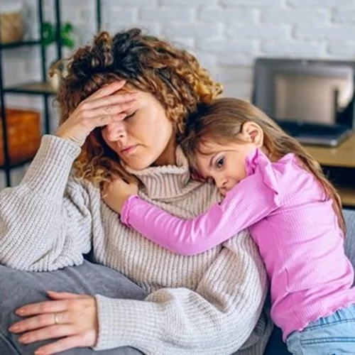 Γονείς στα πρόθυρα της εξάντλησης | 3 red flags που δείχνουν ότι οδεύεις προς burnout!