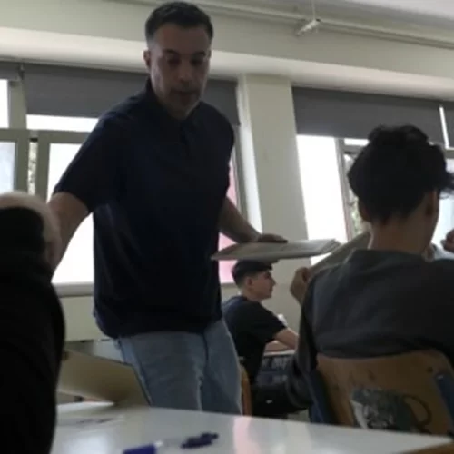 Πανελλήνιες 2025 | Με Ιστορία, Φυσική και Οικονομία πέφτει η αυλαία του βασικού κύκλου