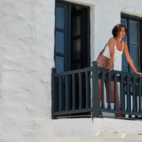 Θα τα ερωτευτείς! Τα 5 απαραίτητα outfits για τις διακοπές σου στο νησί