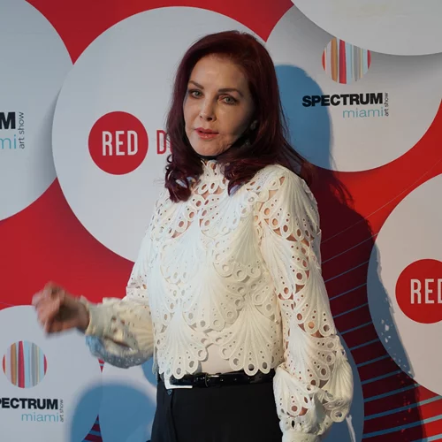 Πρισίλα Πρίσλεϊ: Αποχαιρέτησε την κόρη της Λίσα Μαρί διαβάζοντας τα συγκινητικά λόγια που έγραψε η εγγονή της