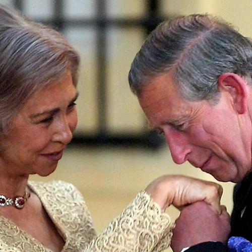 Η βασίλισσα Σοφία και τα περίφημα "ρουμπίνια του Νιάρχου" | Το κόσμημα που αρνείται να δώσει στη νύφη της, βασίλισσα Letizia