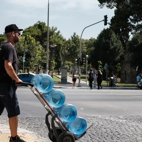 Έκτακτα μέτρα για την προστασία των εργαζομένων του δημόσιου και ιδιωτικού τομέα λόγω καύσωνα