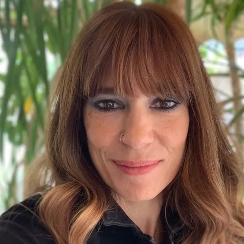 Μυρτώ Αλικάκη | Κυριακάτικη βόλτα με τον σύντροφό της - Το φλοράλ φόρεμά της