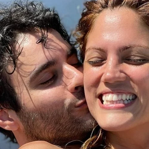 Μαίρη Συνατσάκη – Ίαν Στρατής | Οι πρώτες στιγμές ευτυχίας με τη νεογέννητη κόρη τους μέσα στο μαιευτήριο και οι δύο νονοί