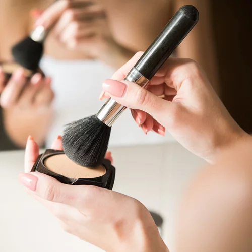 Εσύ γνωρίζεις τις διαφορές μεταξύ loose και pressed πούδρας;