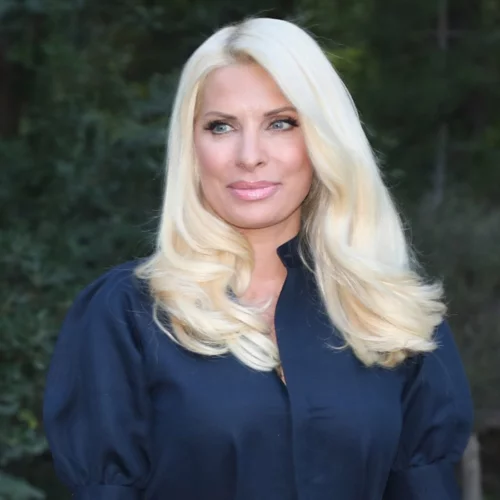 Ελένη Μενεγάκη | Φόρεσε το αξεσουάρ που δεν φεύγει ποτέ από τις τάσεις και είναι απαραίτητο για την άνοιξη