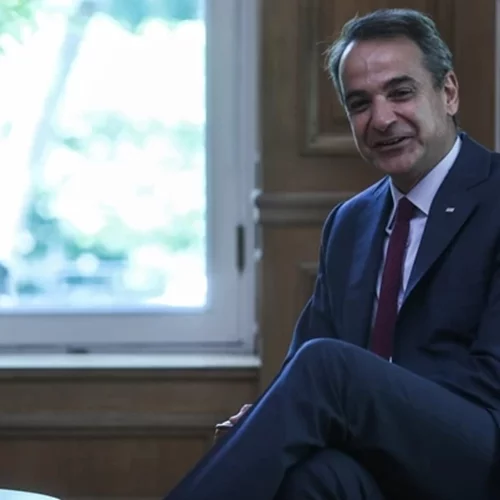 Ο Μητσοτάκης έβαλε φρένο στα σενάρια πρόωρων εκλογών το φθινόπωρο, αλλά άρχισε η συζήτηση του... ανασχηματισμού