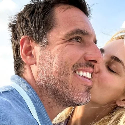 Η Δούκισσα Νομικού απολαμβάνει το πρωινό της στην τραπεζαρία του σπιτιού της | "Πόσο κίτρινο αντέχεις"