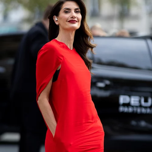 Yes to tomato red | Αυτό το λινό φόρεμα από τη Mango είναι στη ζωηρή απόχρωση που θα μας απασχολήσει την άνοιξη