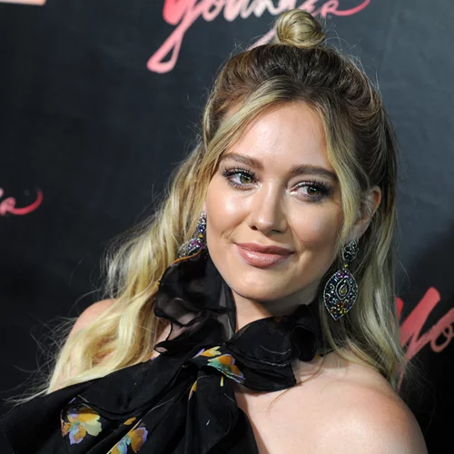Γέννησε η Hilary Duff
