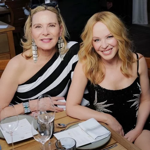 H Kim Cattrall και η Kylie Minogue στην Ελλάδα | Διασκέδασαν σε πάρτι στην Αθηναϊκή Ριβιέρα
